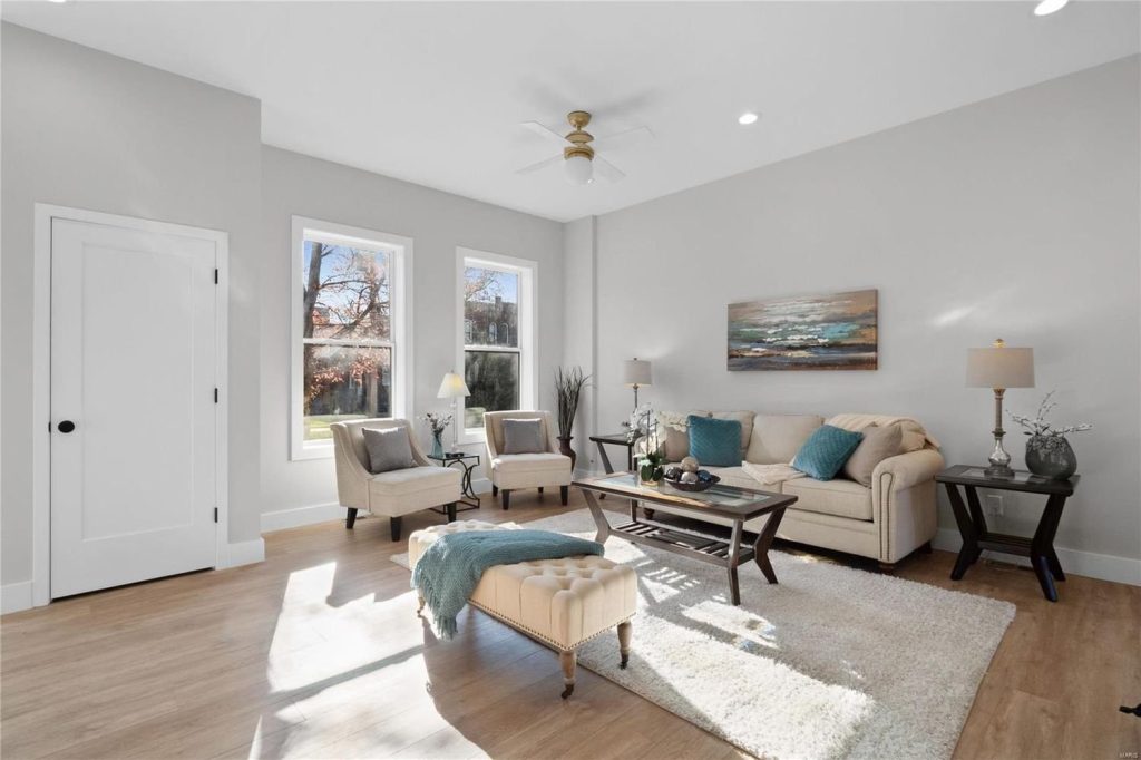 Living room with two windows and armchairs