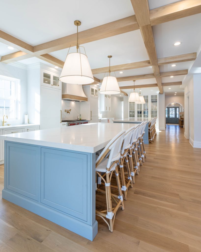 Long island lined with rattan counter stools