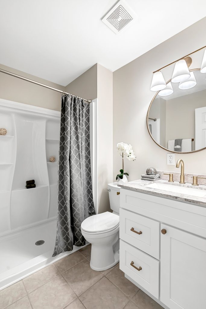 Bathroom with white vanity and shower curtain