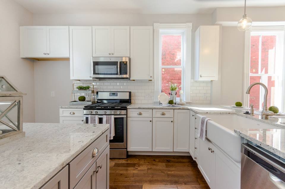Kitchen with white shaker cabinets, subway tile backsplash and farmhouse sink
