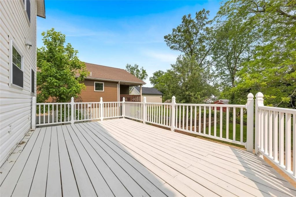 Rear deck with white railings