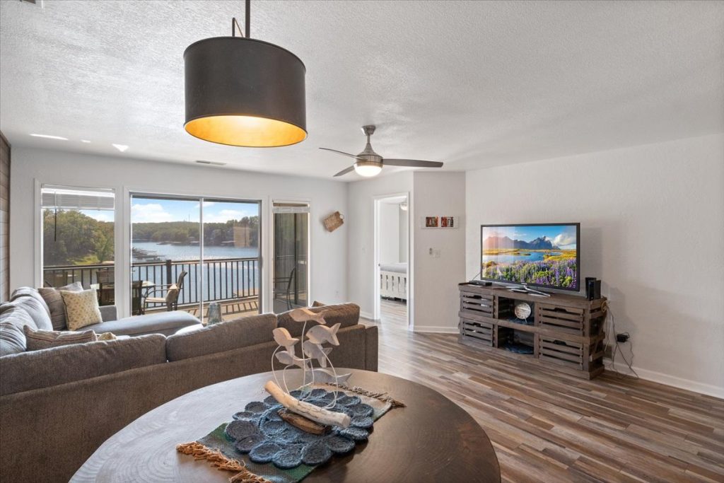 Living room with lake view through the balcony doors
