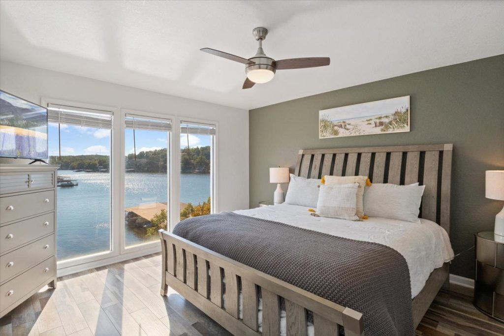 Bedroom with lake view through corner windows