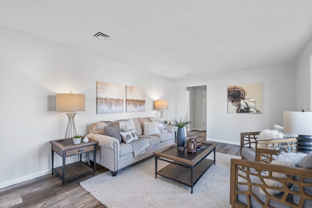 Living room with sofa, side tables and lamps